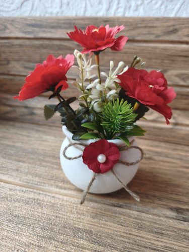 Csuporba piros csokor